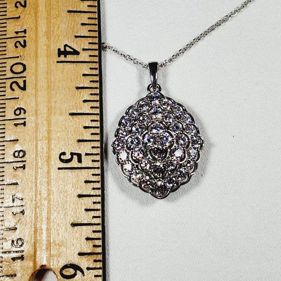 AAA finest Cubic Zirconia cluster pendant necklace (21 in) 5.50 cts in Plat/925 - Picture 3 of 4